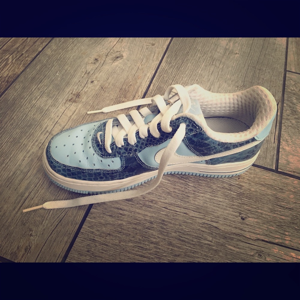 Nike Women’s Air Force 1 Size 6.5 blue/navy/white